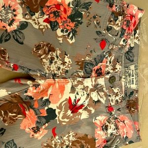 Like NEW HOT KISS Skinny Lilly Floral Pants - Junior Size 7